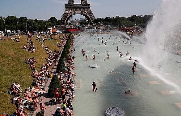 Temperature hits 45 degrees Celsius in France as Europe heatwave leaves 2 dead in Spain