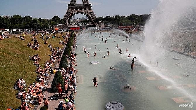 temperature hits 45 degrees celsius in france as europe heatwave leaves 2 dead in spain