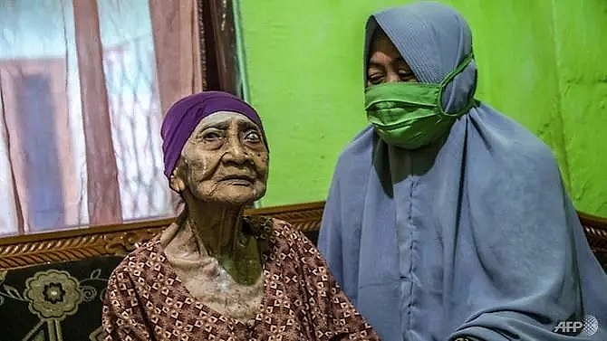 100 year old indonesian woman beats coronavirus