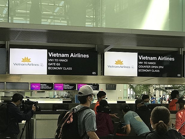 more than 340 vietnamese citizens brought home from us