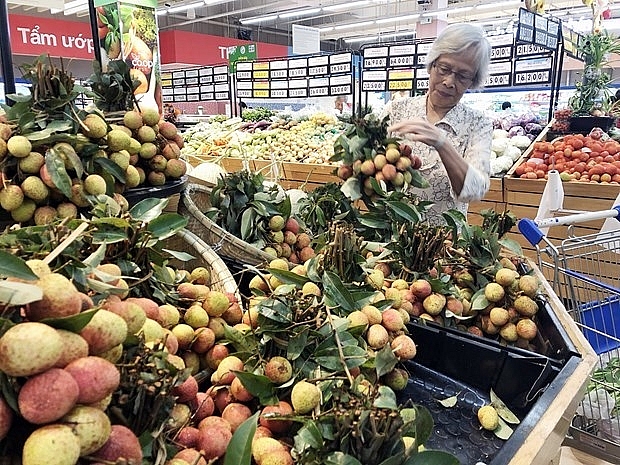 supermarkets help farmers sell lychees