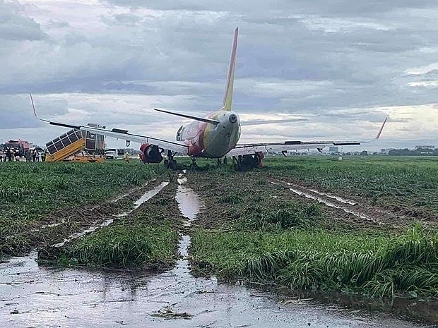 hundreds of flights affected by incident involving vietjet air plane in tan son nhat airport