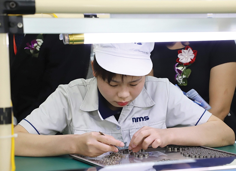 1496p 10 clouds are breaking for local supporting industries