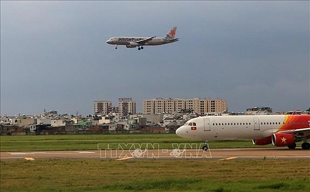 tan son nhat airports runway to be closed for maintenance