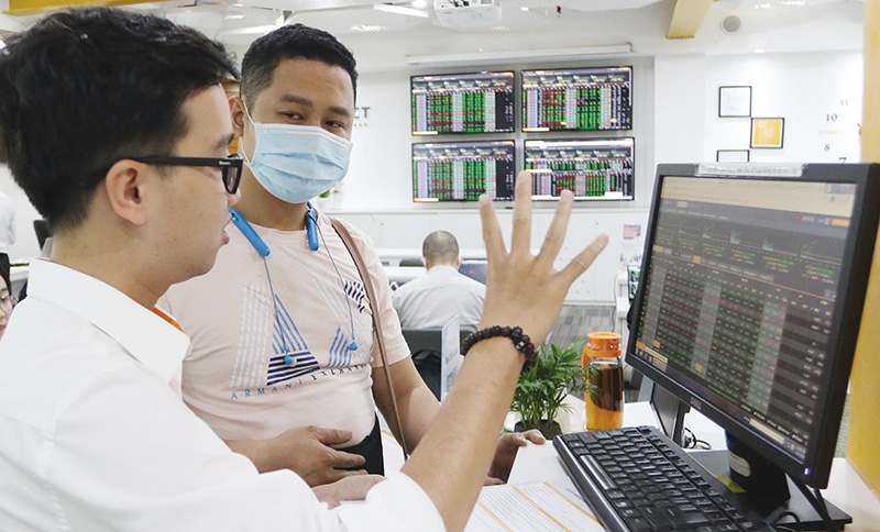 1547 p29 solutions urged after repeated downtime at congested ho chi minh stock exchange