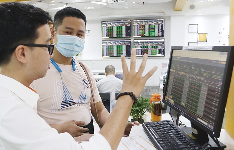 Solutions urged after repeated downtime at congested Ho Chi Minh Stock Exchange