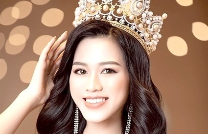 Vietnamese beauties to compete at global pageants