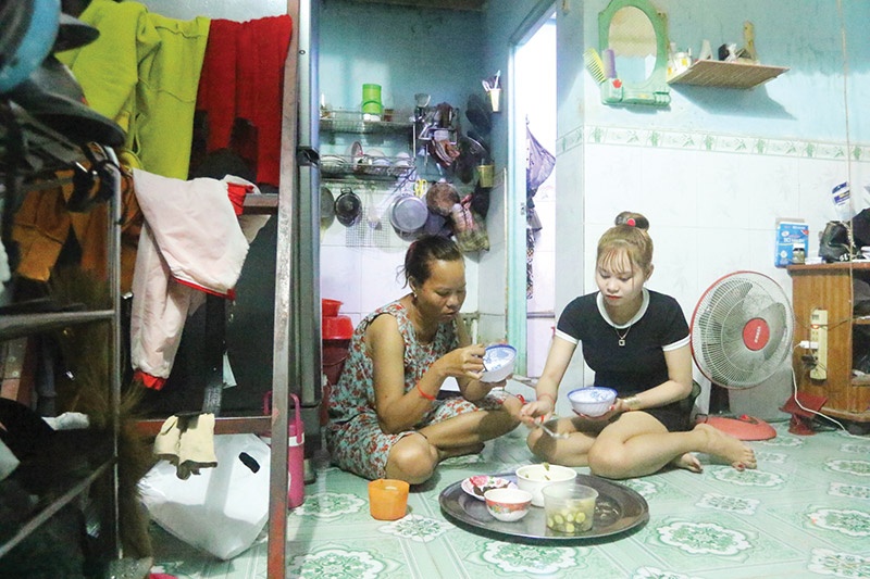 Industrial zone workers: realities in low-quality living quarters