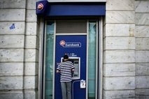 Fitch downgrades five Greek banks