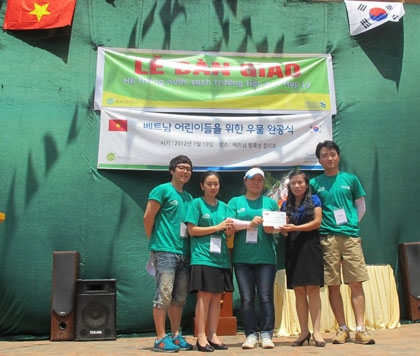 Standard Chartered helps building six wells in Vinh Phuc province