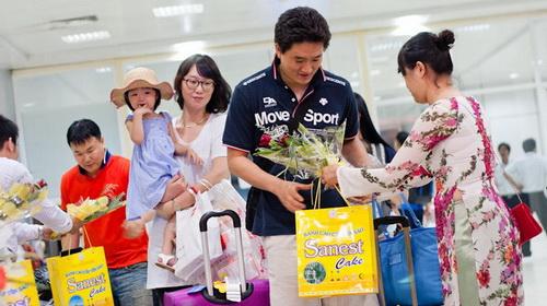 first direct flight from south korea lands at cam ranh