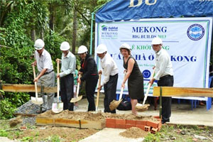 ngo builds 25 houses in flood prone mekong province