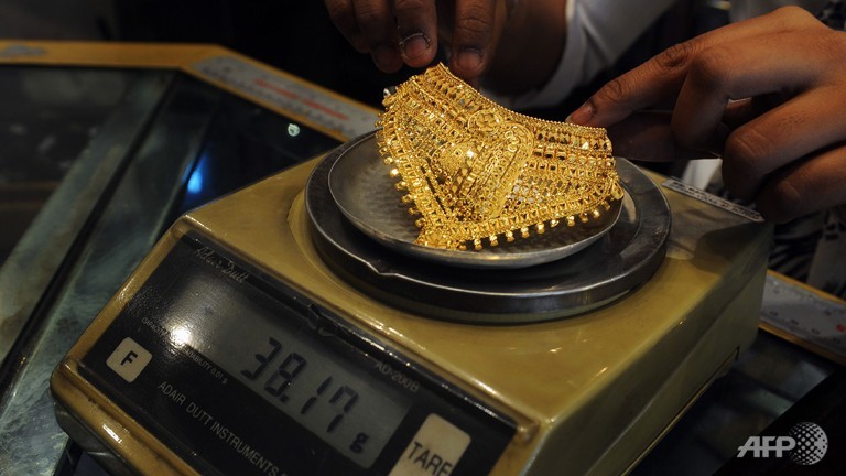 india imposes new gold import curbs to ease deficit