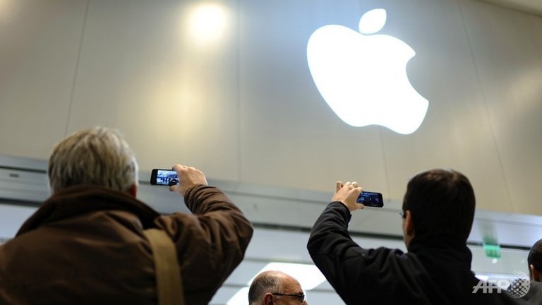 apple is squeezed as smartphone market expands