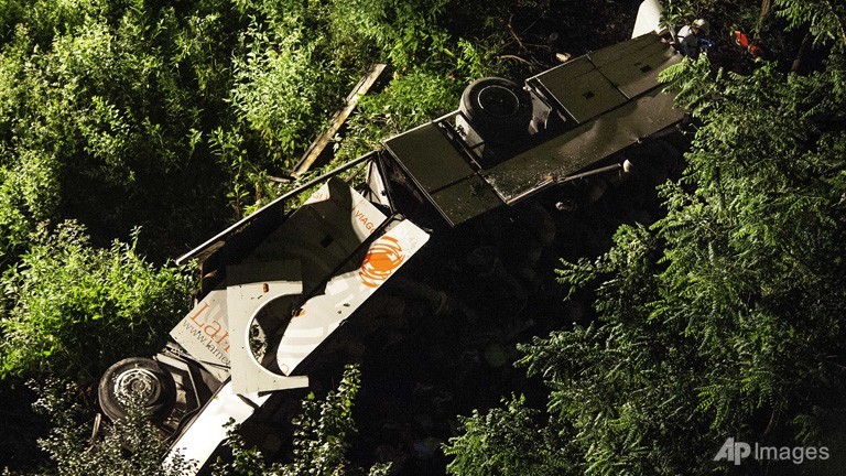 at least 36 killed in italy coach crash