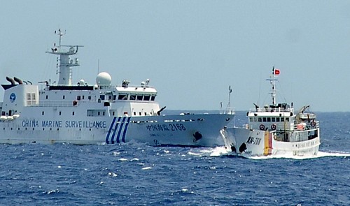 chinese minesweeper bullies vietnamese ship in vietnams waters