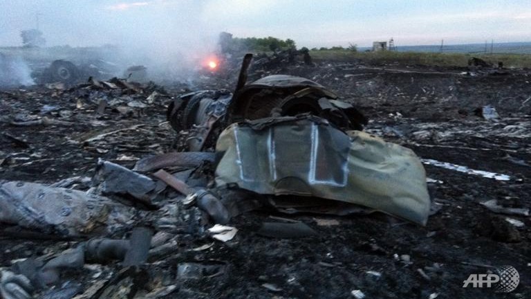 malaysian jet with 298 on board crashes in ukraine