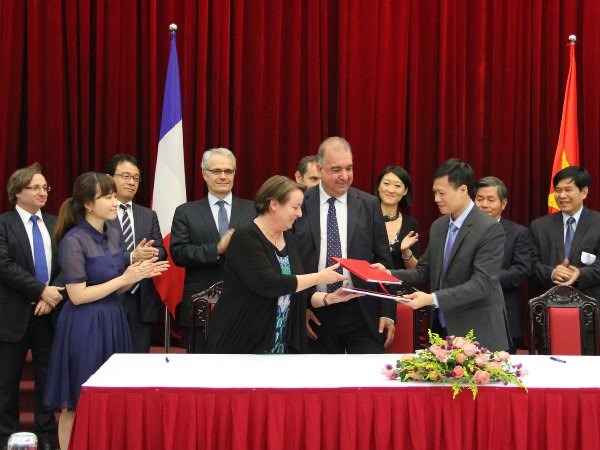 vn france sign ppp assistance projects