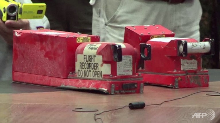 mh17 black boxes delivered to british investigators