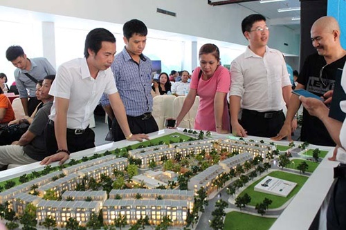 buyers line up for lotus residences townhouses