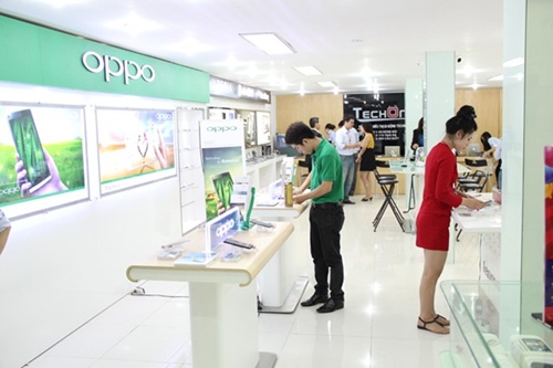 samsung oppo tighten competition in smartphone segment