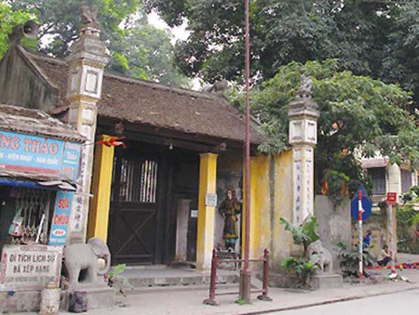 Thuy Khue Street, ancient West Lake Village