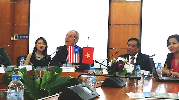 us vietnam intensify education cooperation with scholarships