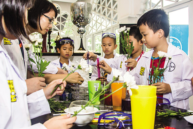 bayer inspires kids to discover science