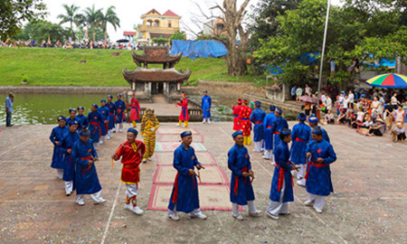 Ai Lao singing and dance in Giong Festival