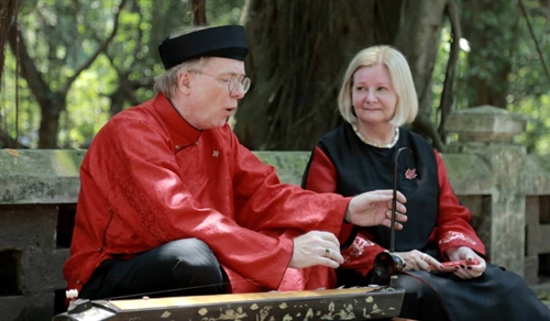 canadian diplomats sing vietnamese folk song