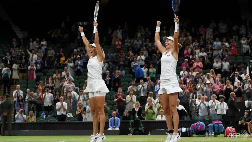 Makarova, Vesnina in Wimbledon women"s doubles title rout