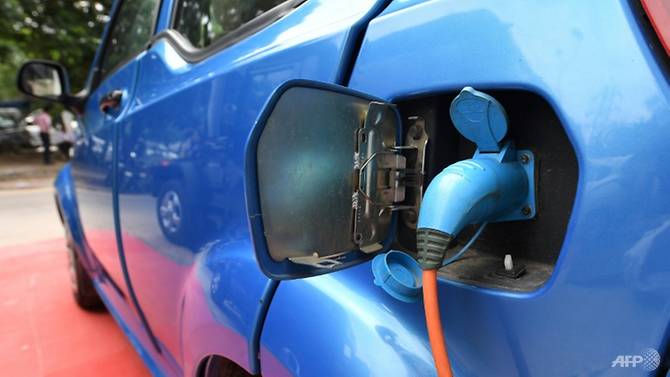 world gears up for electric cars despite bumps in road