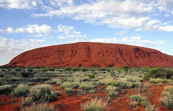 Japanese tourist dies climbing Australia's Uluru