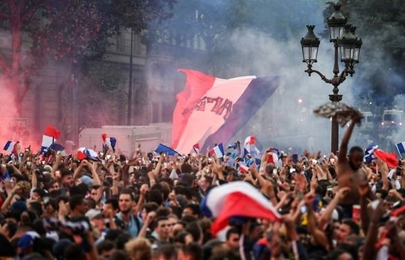 world cup paris celebrates frances march to the final