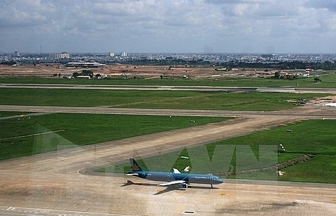 MoT proposes upgrading airport runways in Hanoi, HCM City