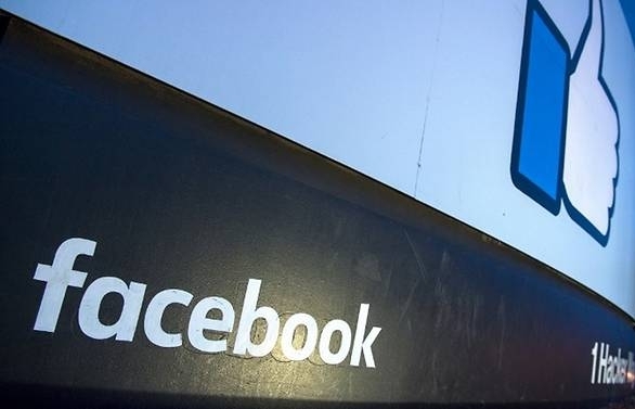Facebook shares dive on weak outlook, weighing on Nasdaq