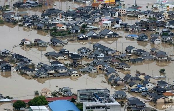 Typhoon barrels towards flood-hit western Japan
