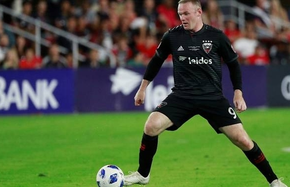 Rooney scores first DC United goal before breaking nose