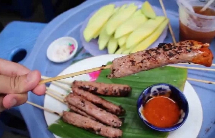Vietnamese fermented pork roll
