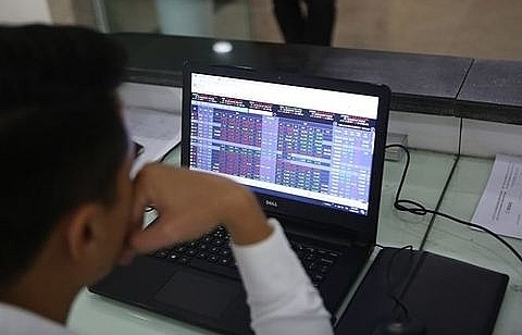 vn stocks slip as economic worries return