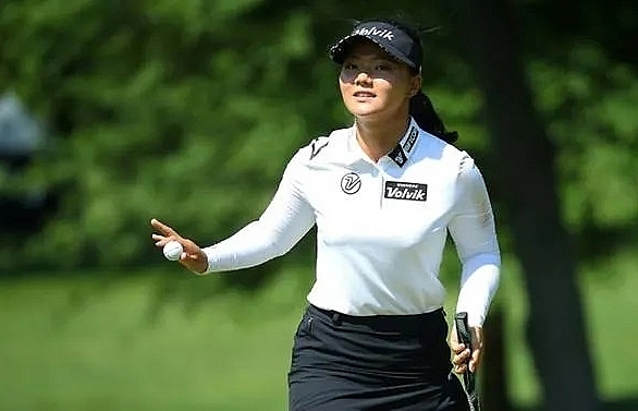 Korean teen Chun, Canada's Sharp share LPGA lead on 64