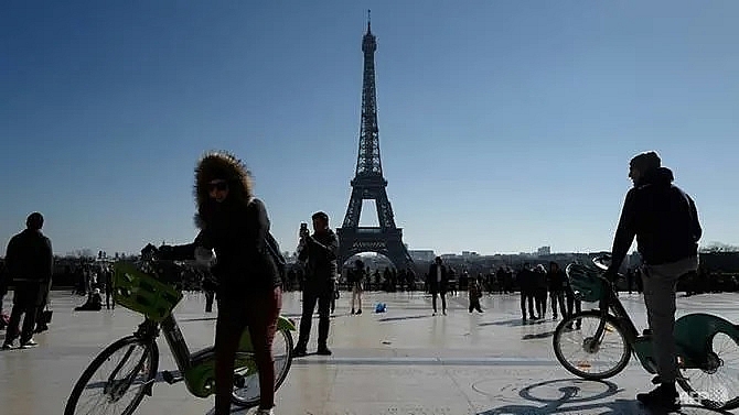 in paris cars forced to make way for the two wheel revolution