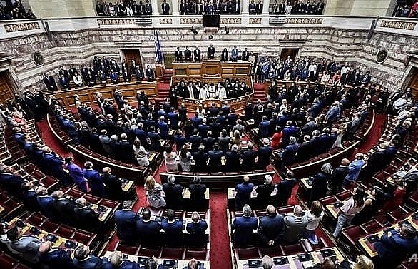 New conservative Greek parliament sworn in after election