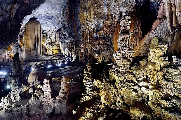 thien duong cave sets asian record for unique stalactites stalagmites