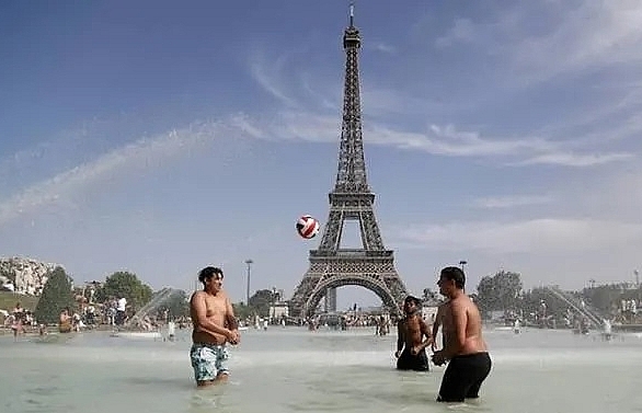 Paris braces for record heat as Europe scorched again