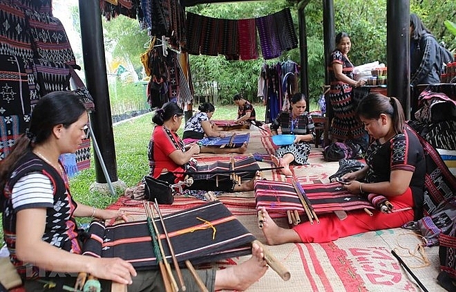 joint venture supports traditional weaving in thua thien hue