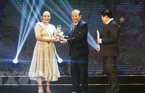 malaysian singer wins asean3 pop singing contest in quang ninh