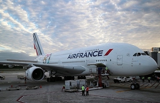 Air France-KLM orders 60 new Airbus planes, plans A380 phase-out