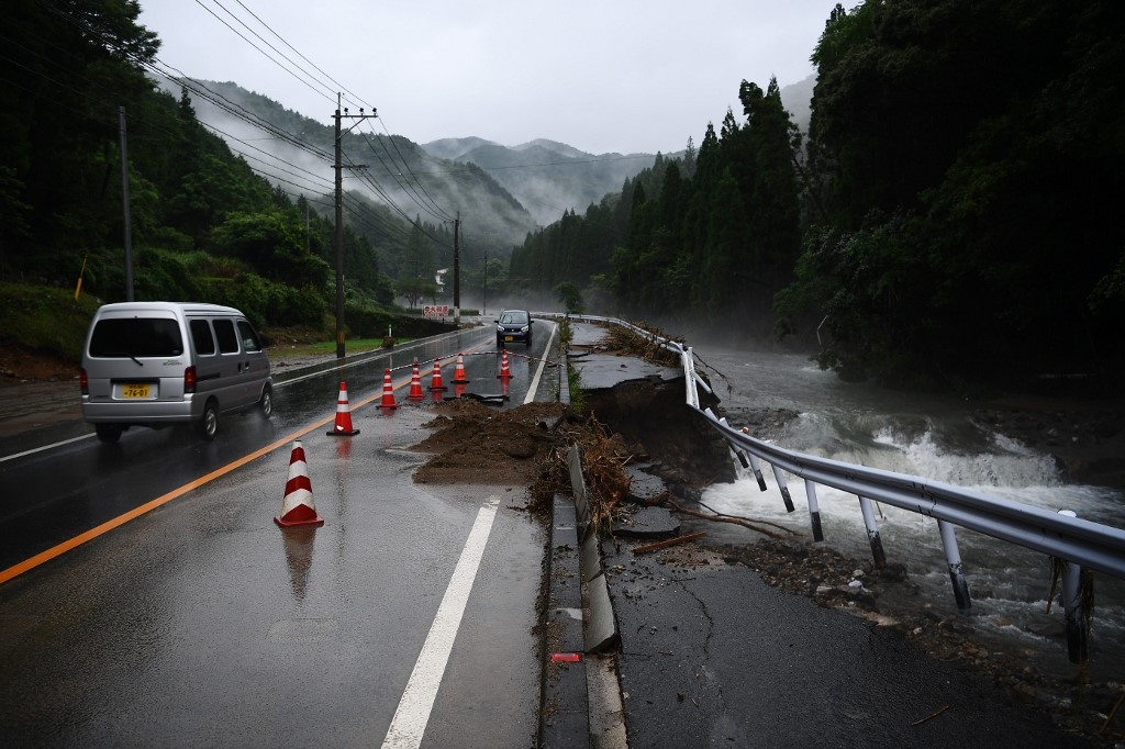 50 dead in japan floods as rescuers race against time