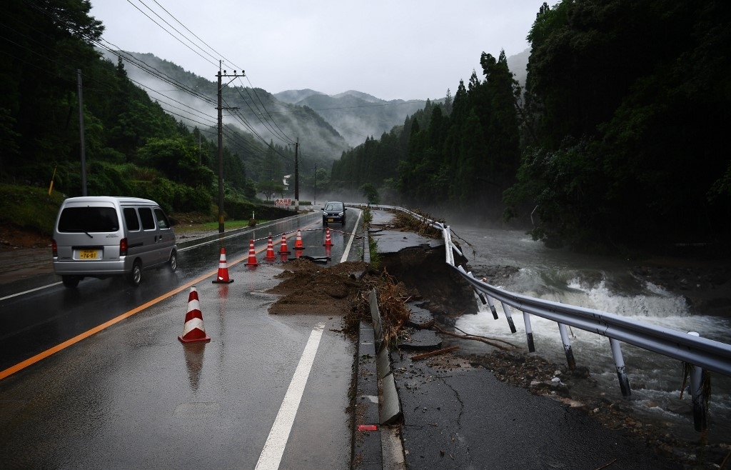 50 dead in Japan floods as rescuers 'race against time'